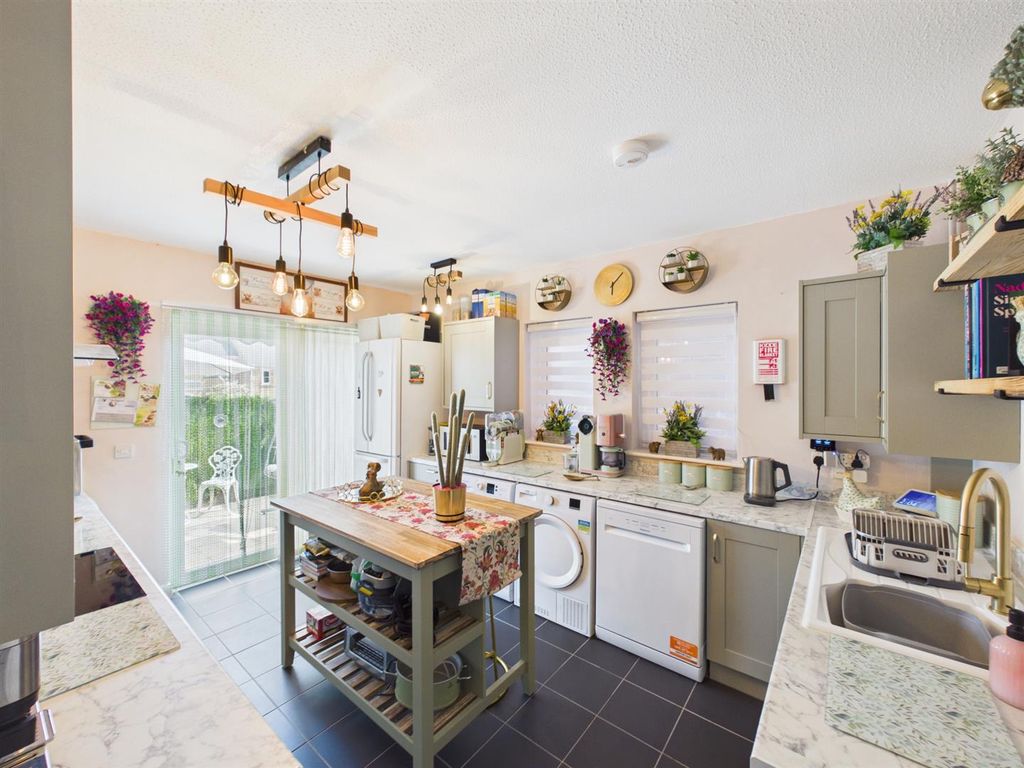 Property photo 2 of 17 Cam04045G0-Pr0087-Still010.Jpg