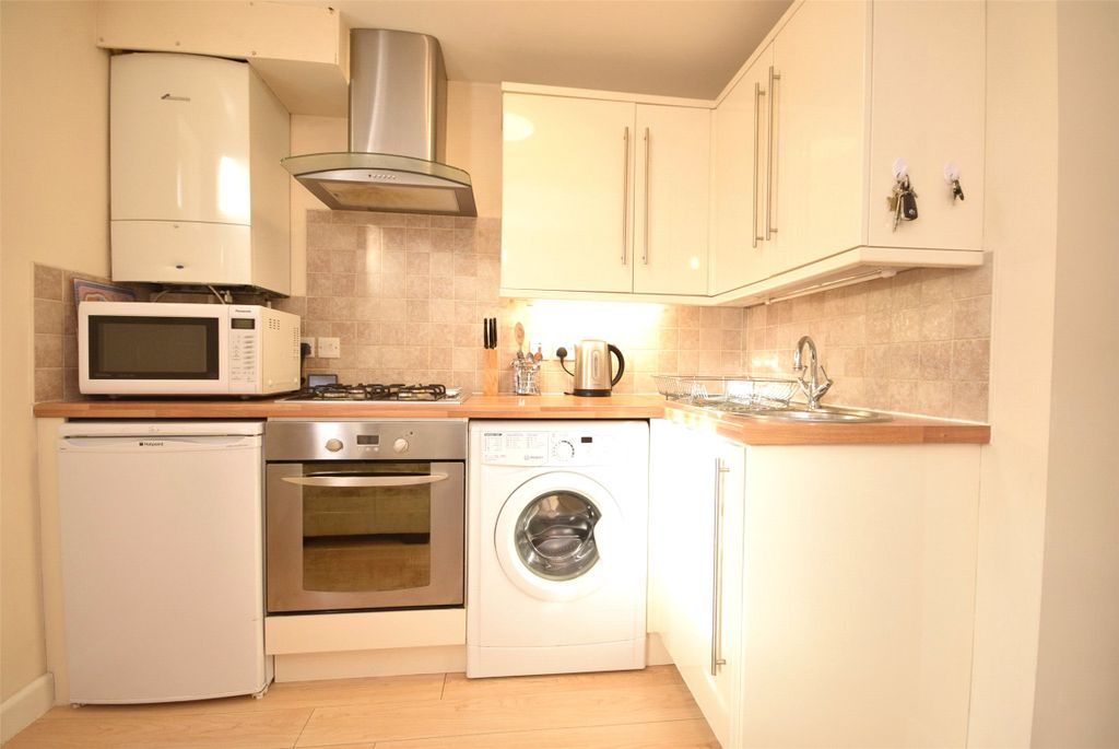 Property photo 2 of 6 Kitchen