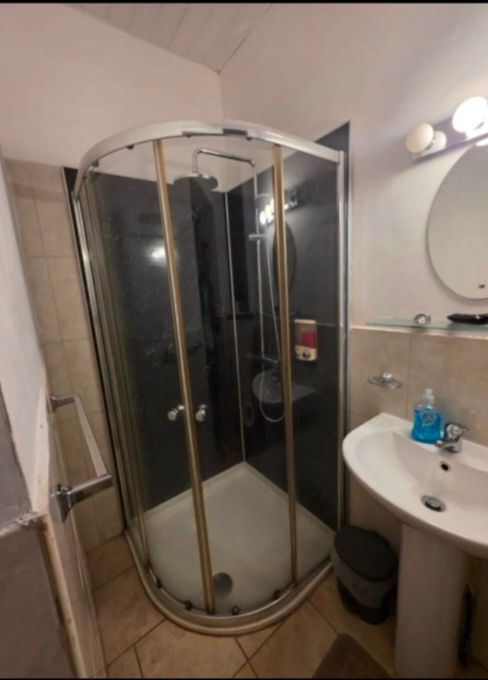 Property photo 2 of 77