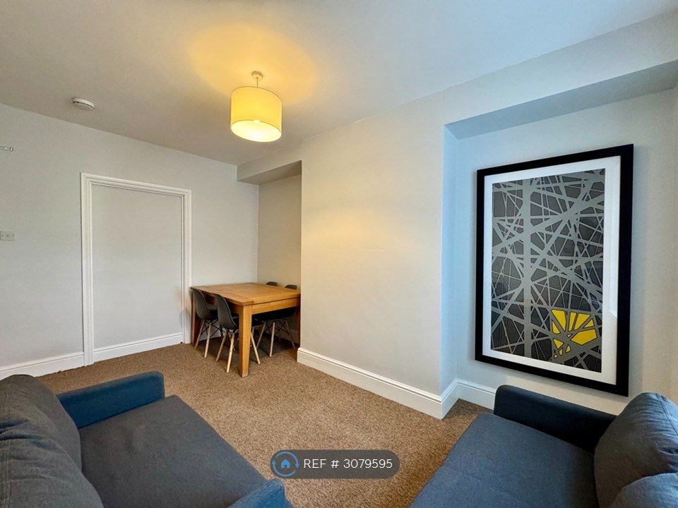 Property photo 1 of 10 Living Room