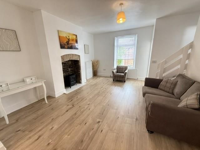 Property photo 2 of 12 Lounge