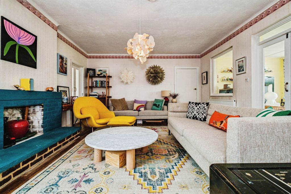 Property photo 3 of 19