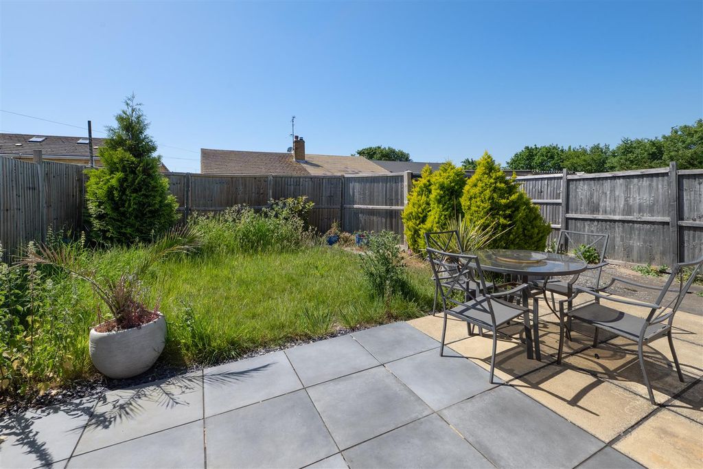 Property photo 3 of 16 Highgate Road, Whitstable