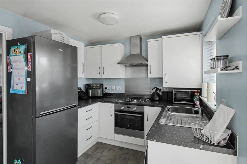 Property photo 3 of 13 Kitchen