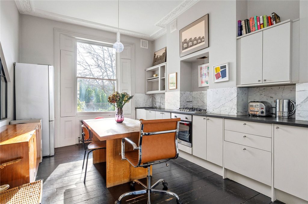 Property photo 3 of 14 Kitchen