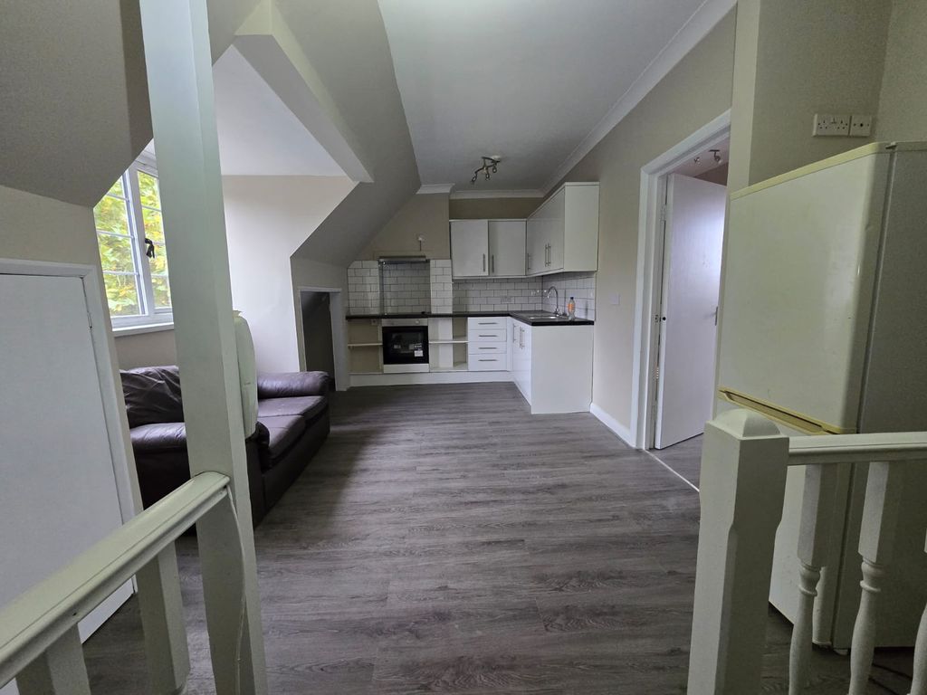 Property photo 3 of 31