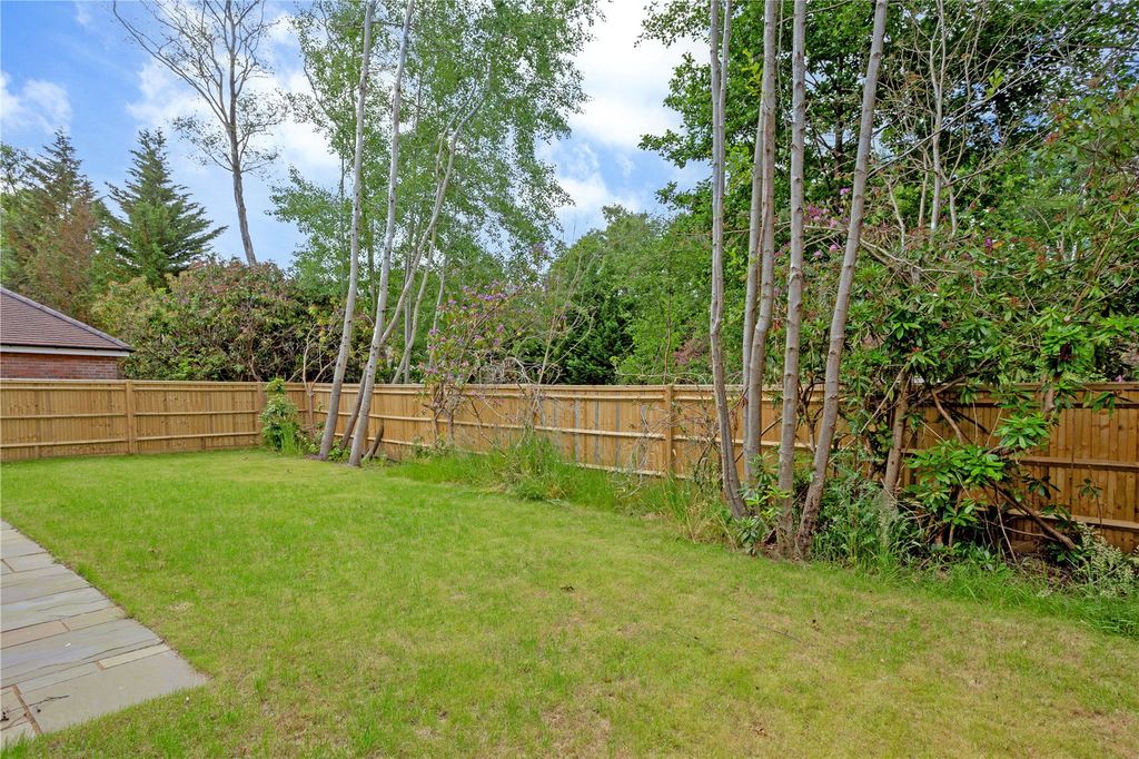 Property photo 3 of 10 Garden