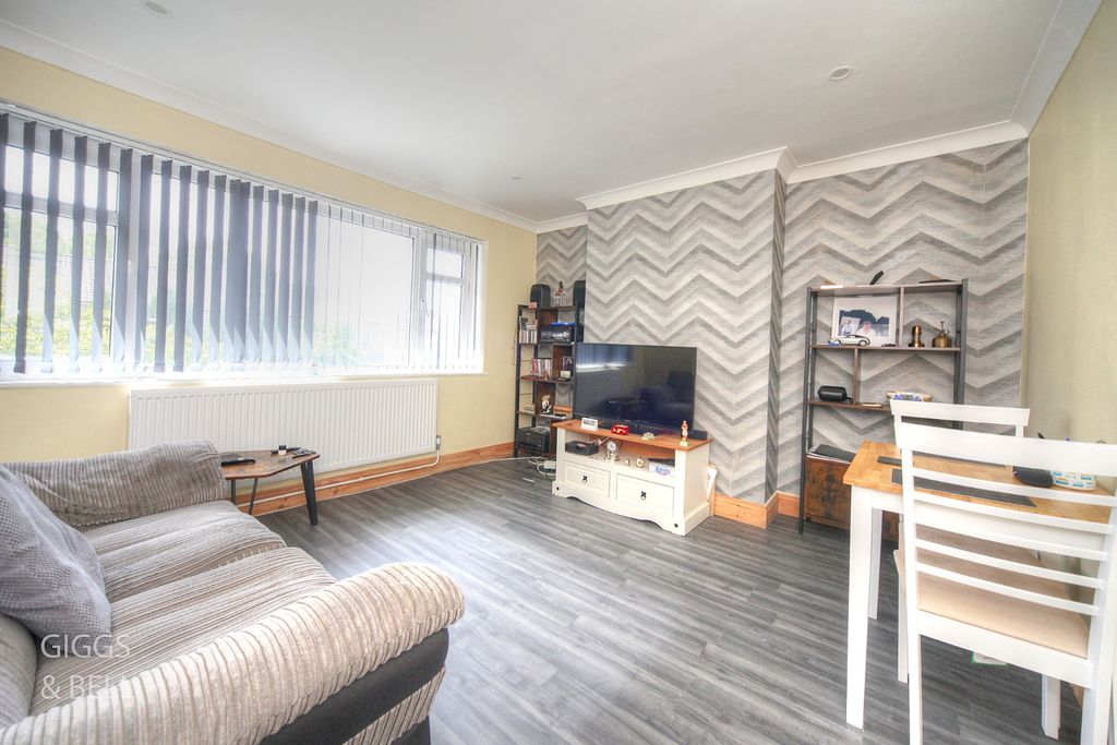 Property photo 2 of 13 4222211
