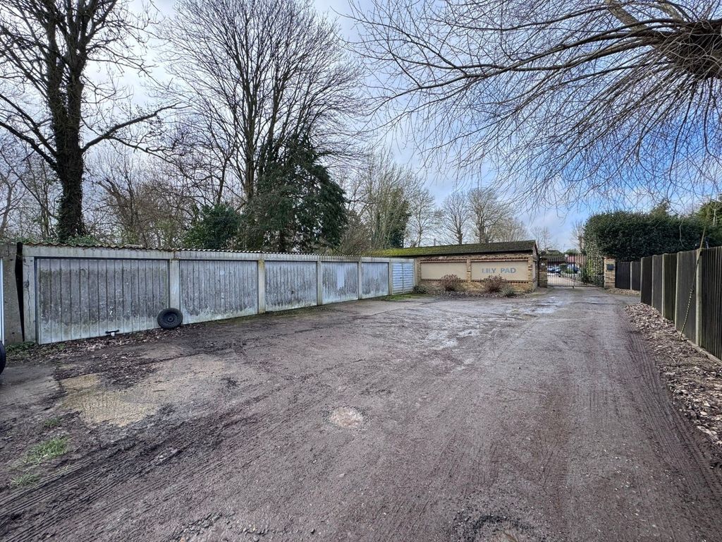 Property photo 2 of 3 4923132