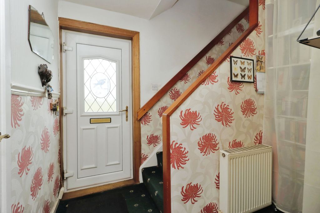 Property photo 3 of 15 Entrance Hall