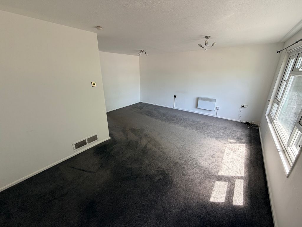 Property photo 2 of 7 Lounge