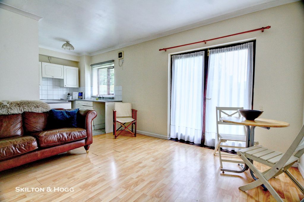 Property photo 3 of 8