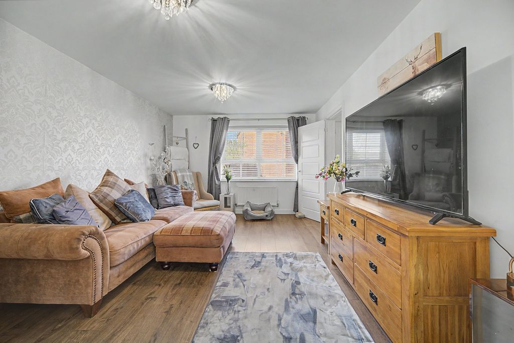 Property photo 3 of 40