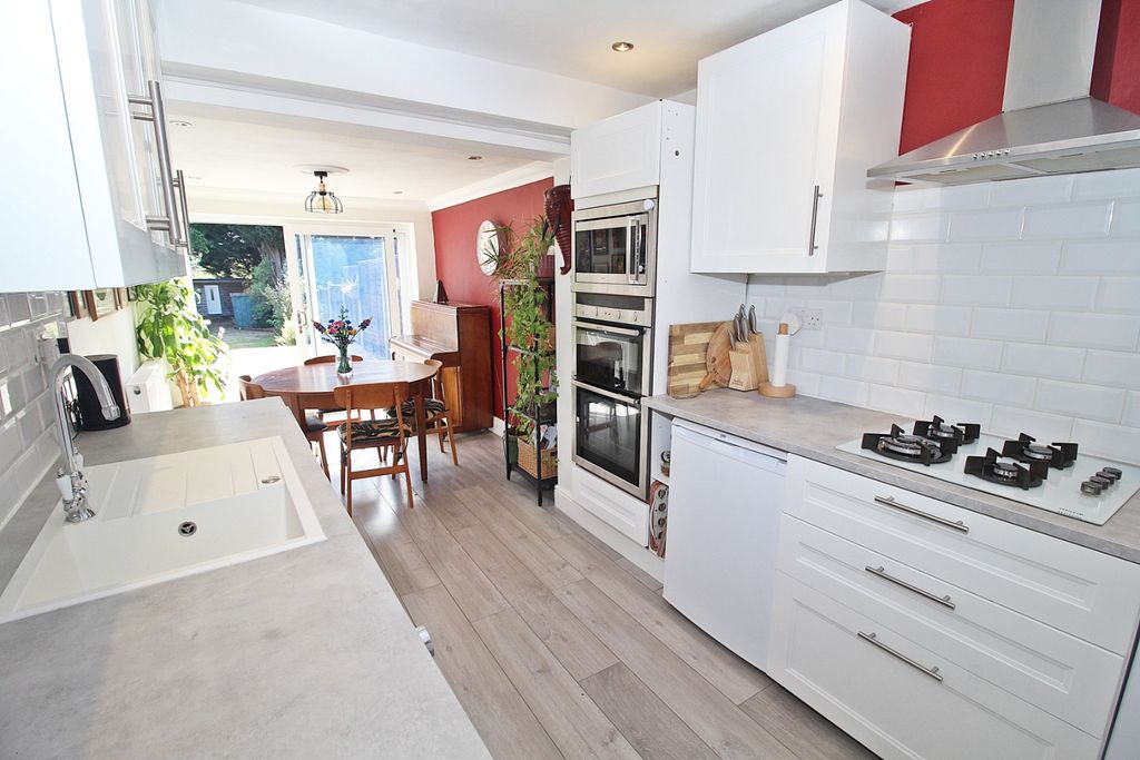 Property photo 3 of 19 5277915