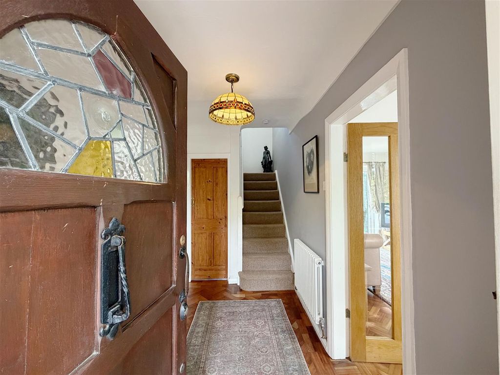 Property photo 3 of 35 Entrance Hall