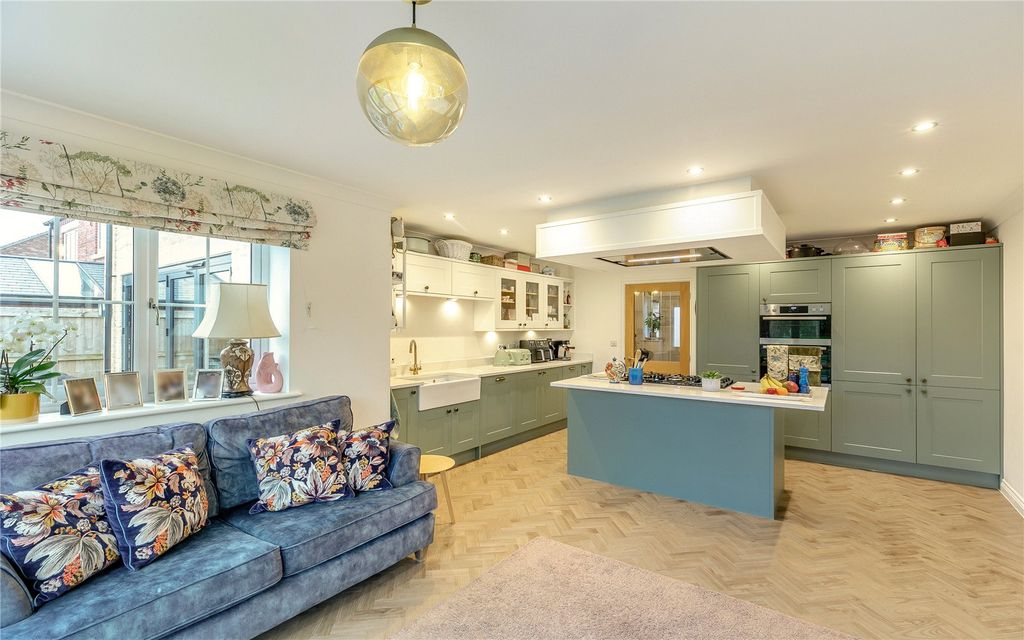 Property photo 2 of 20 Kitchen/Family Room