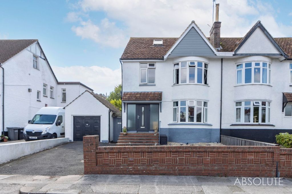 Property photo 1 of 33