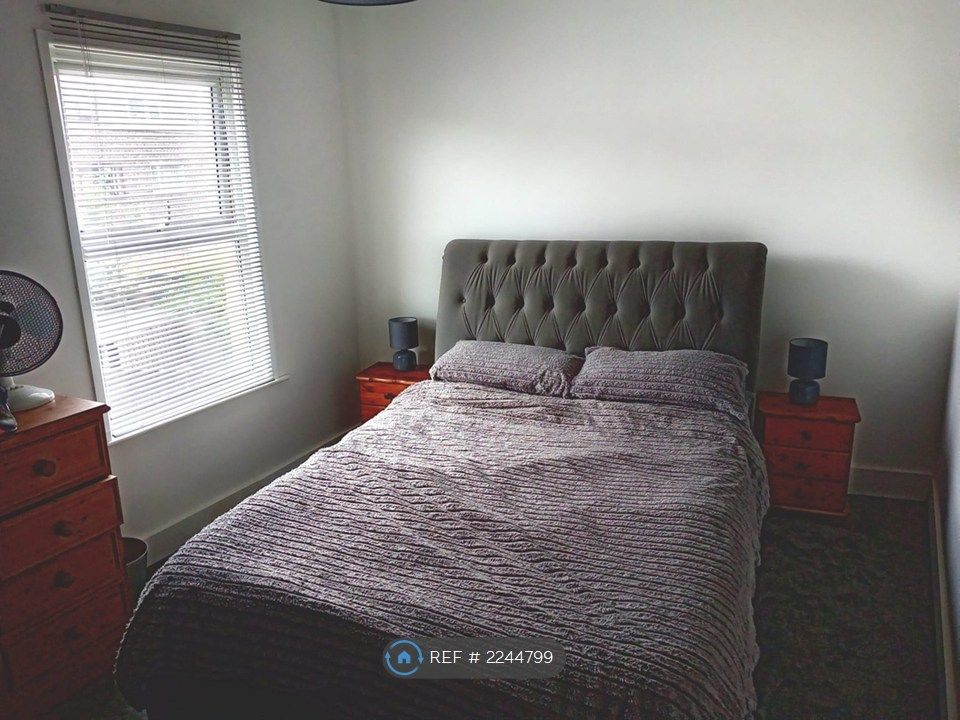 Property photo 2 of 35