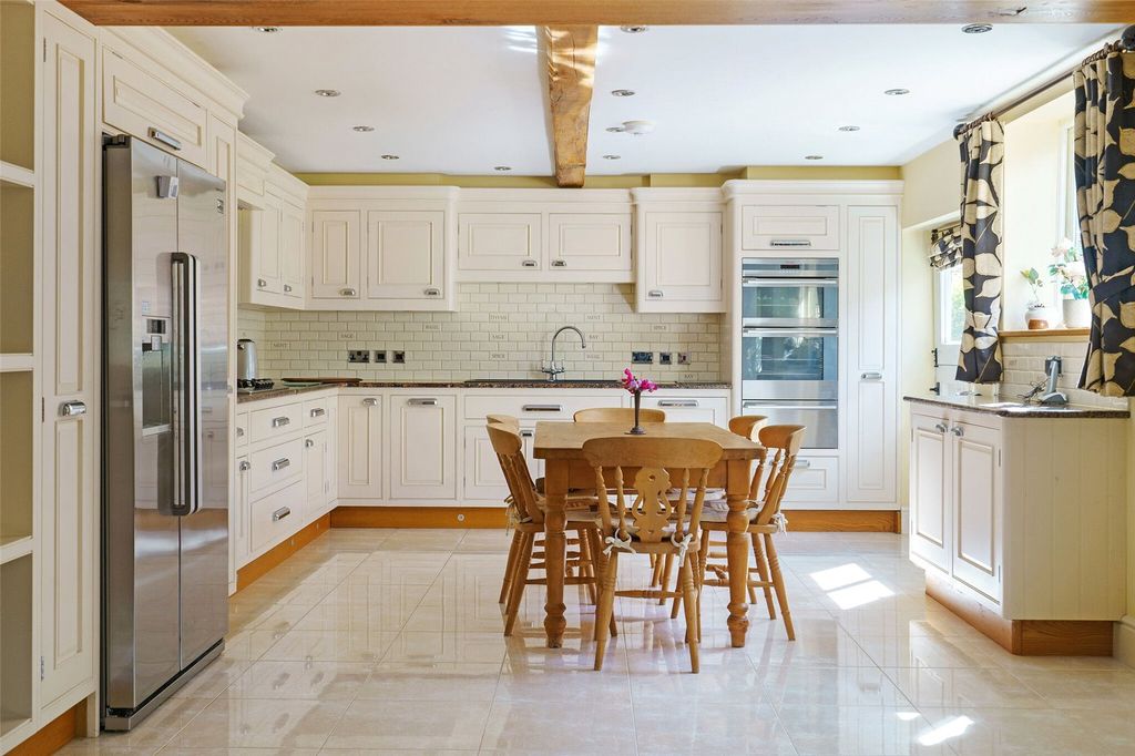 Property photo 3 of 21 Kitchen/Dining Room