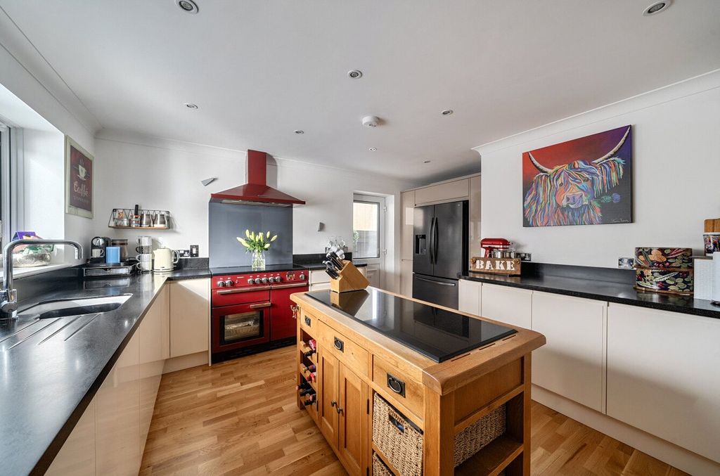 Property photo 3 of 16 Picture No. 17