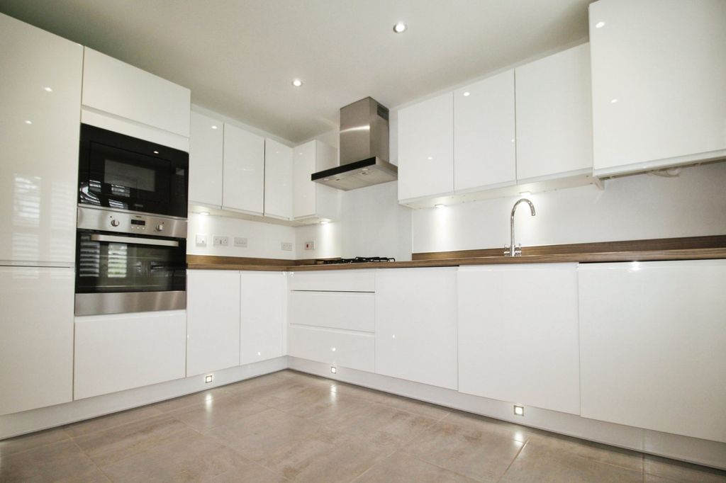 Property photo 2 of 17 Kitchen