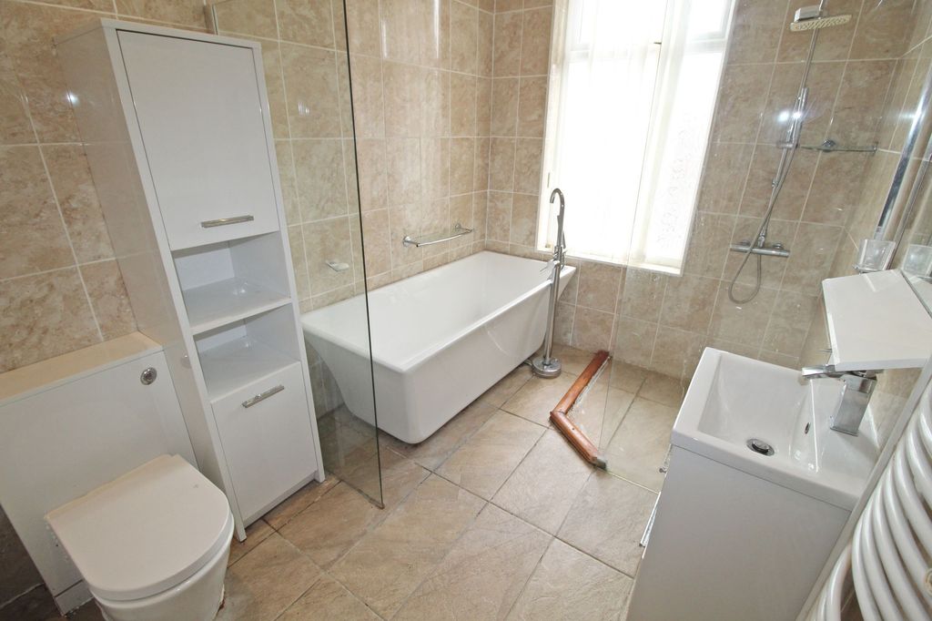 Property photo 3 of 15 Bathroom
