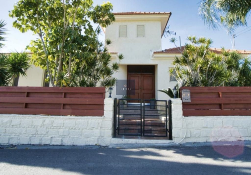 Property photo 1 of 11