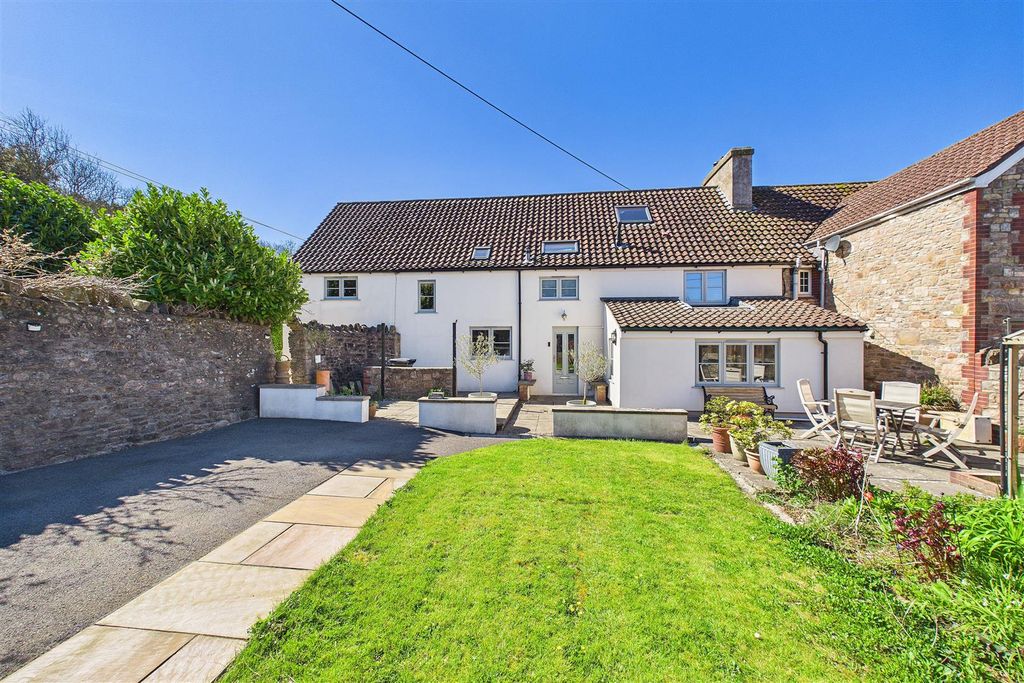 Property photo 2 of 25