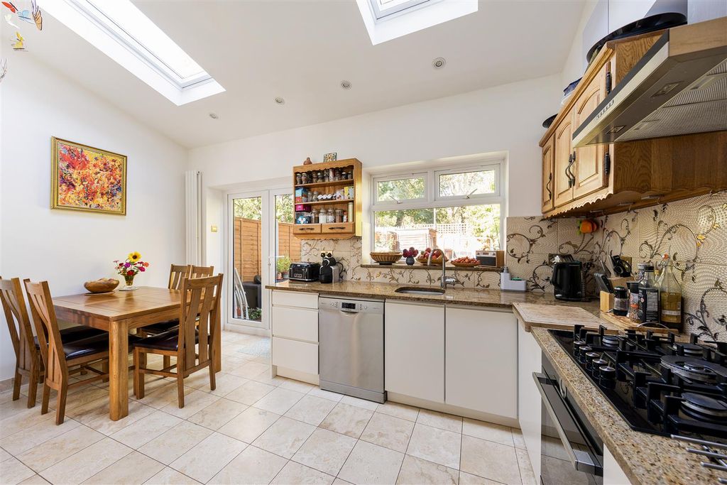 Property photo 3 of 30 Alpha Road, E4