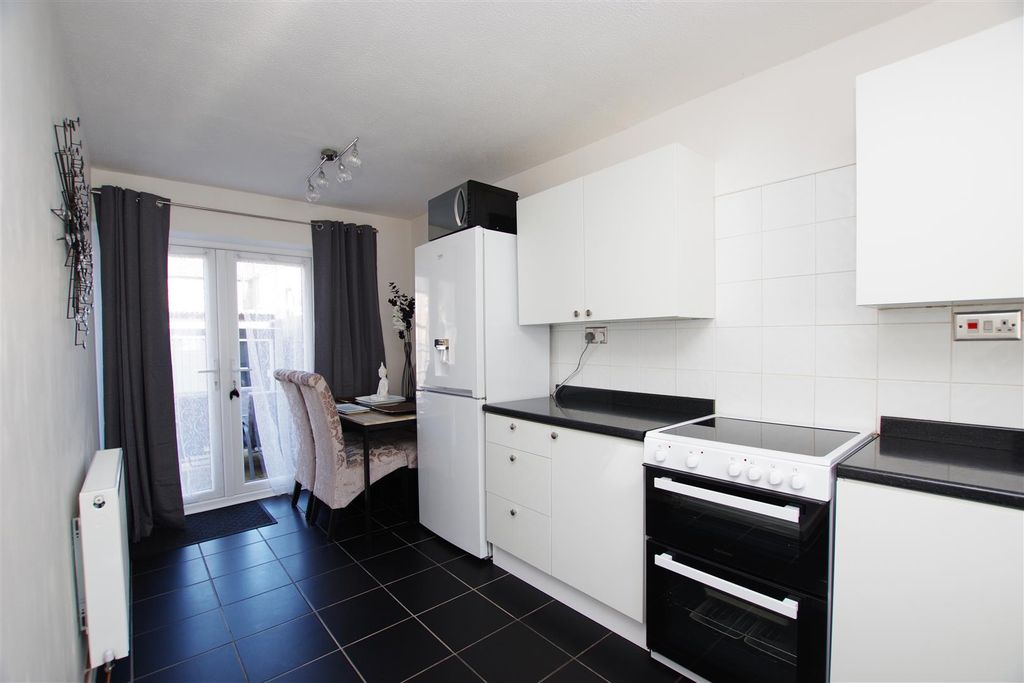 Property photo 2 of 10 Kitchen/Breakfast