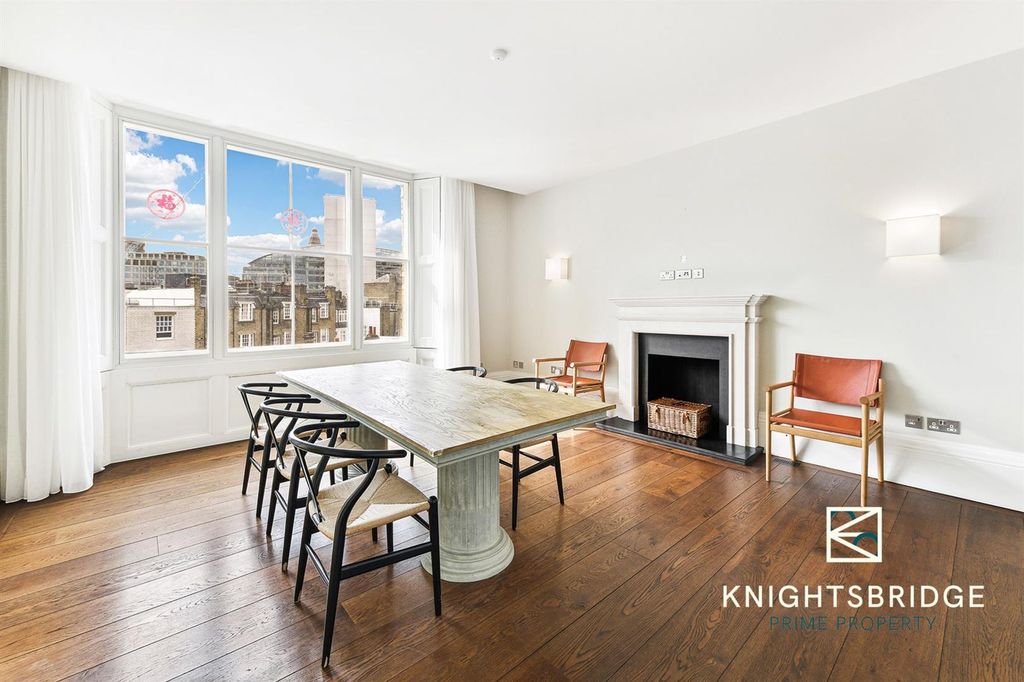 Property photo 3 of 23 Apt 2, 9 Buckingham Gate (6).Jpg
