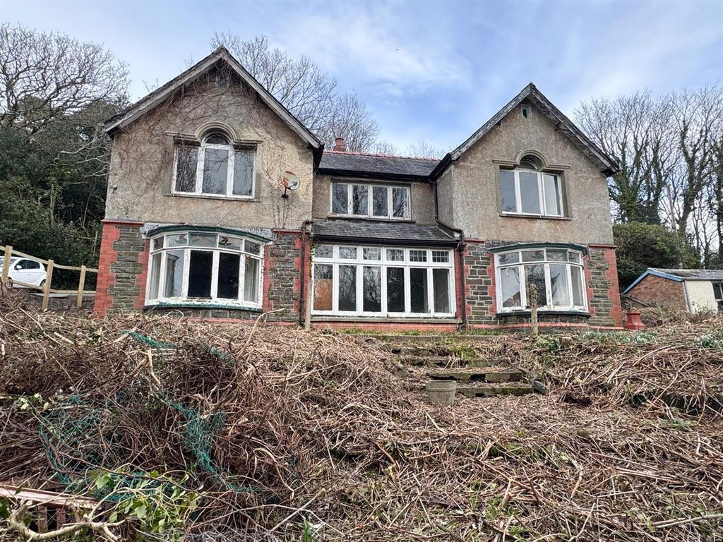 Property photo 2 of 20 Close.Jpg