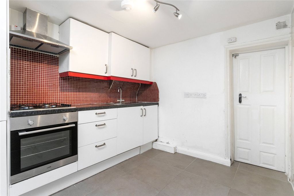 Property photo 2 of 11 Picture No. 12