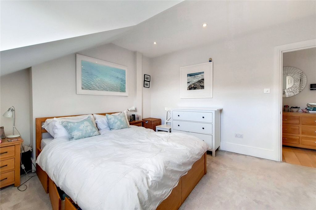 Property photo 3 of 5