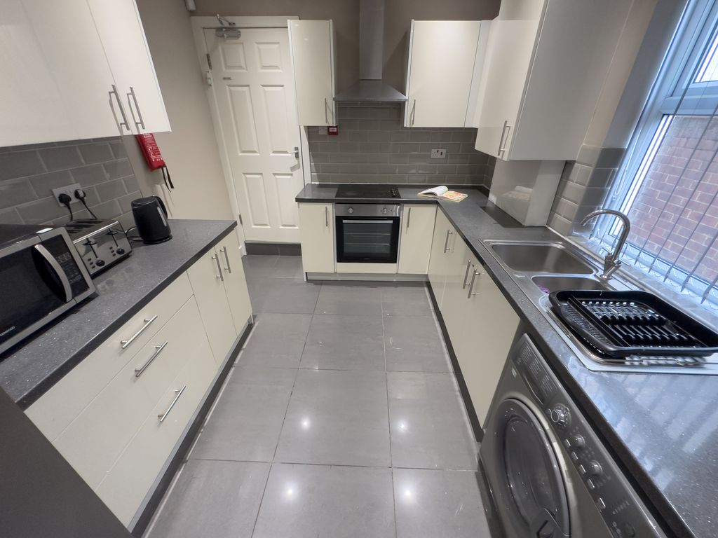 Property photo 2 of 12 13 Jubilee11