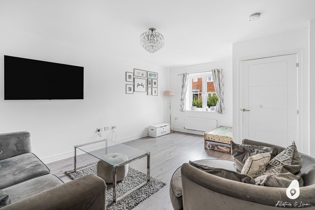 Property photo 2 of 21 5519153