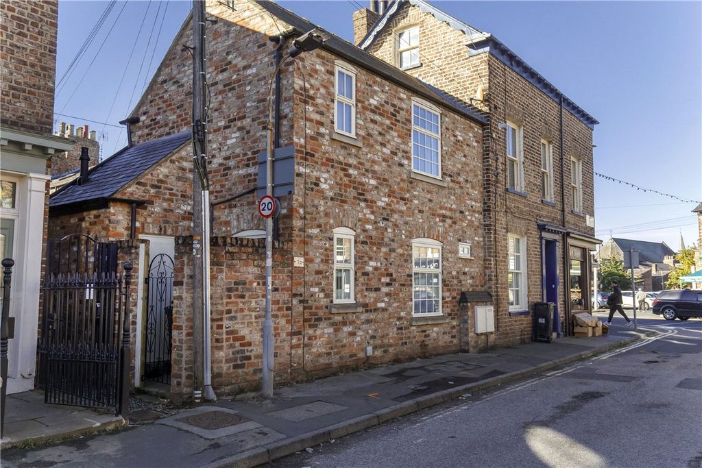 Property photo 1 of 11 Picture No. 24