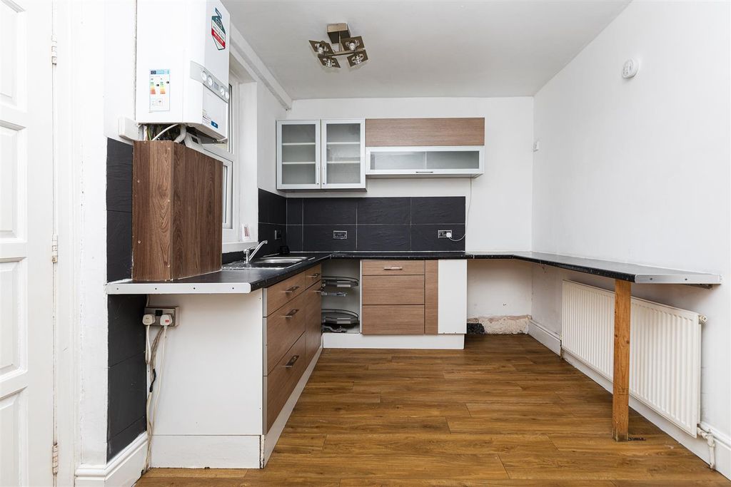 Property photo 2 of 18 Dining Kitchen