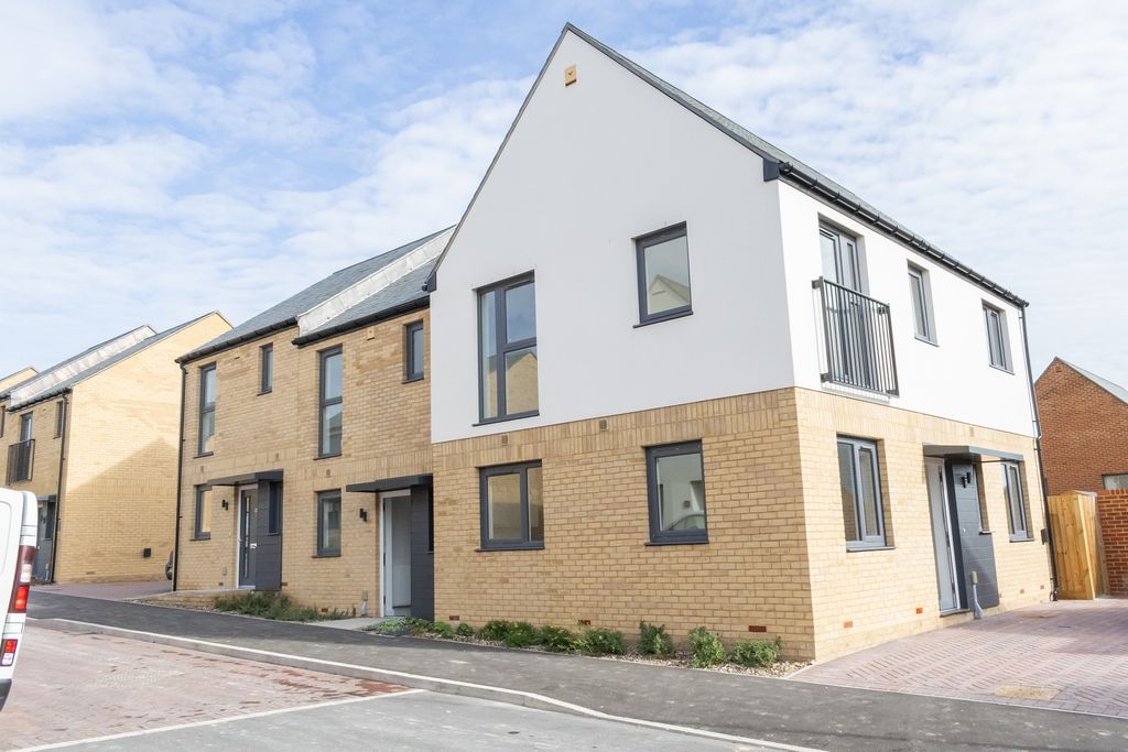Property photo 1 of 7 Housing-25Elkington Way_1656x1104