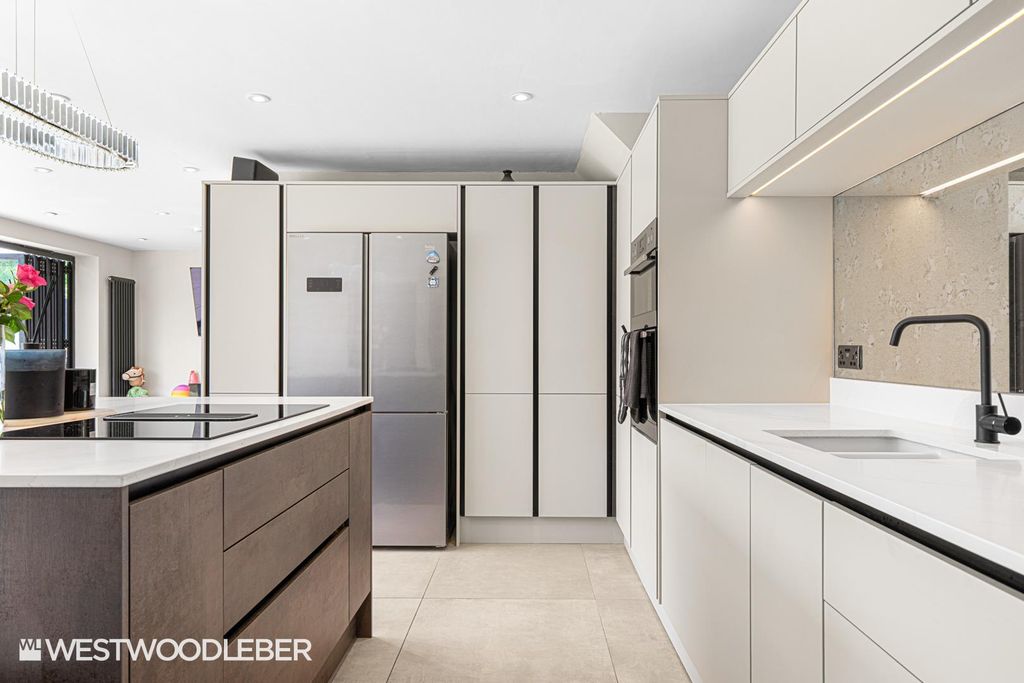 Property photo 3 of 27 Highroad_23.Jpg