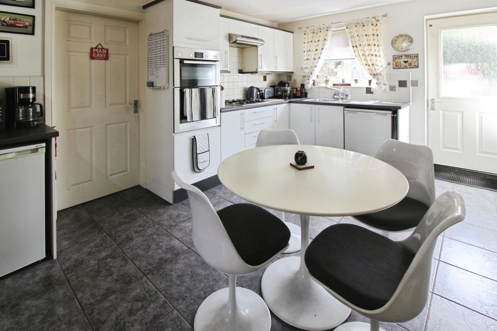 Property photo 2 of 17 Kitchen