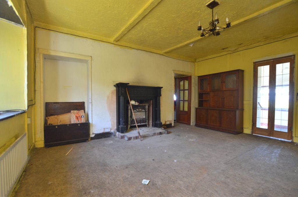 Property photo 2 of 21