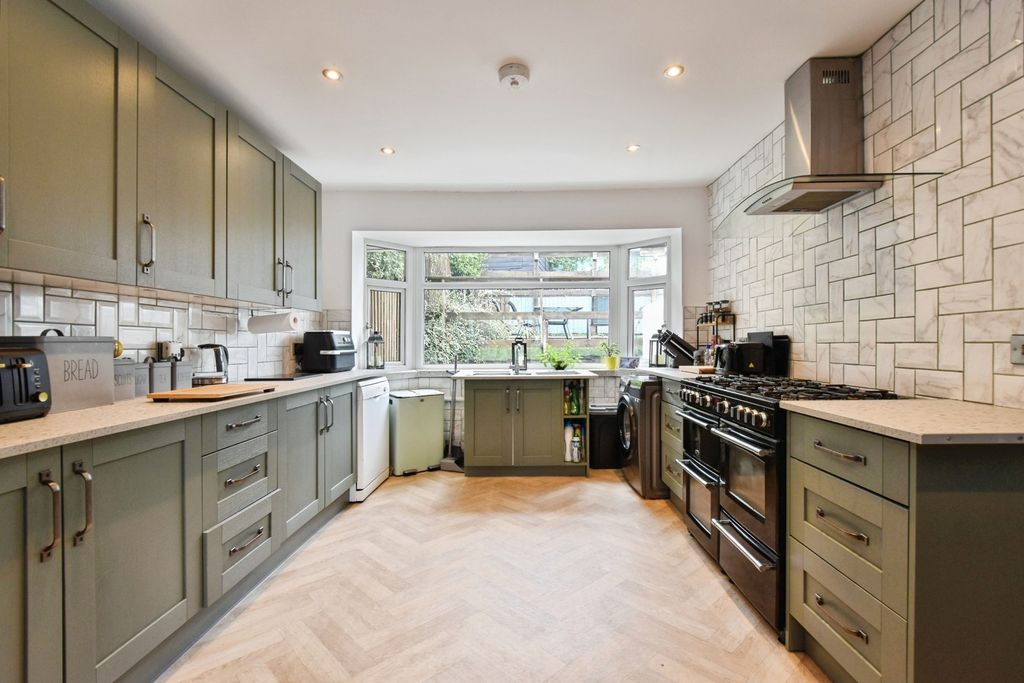 Property photo 2 of 16 Pbox-Img.Jpg