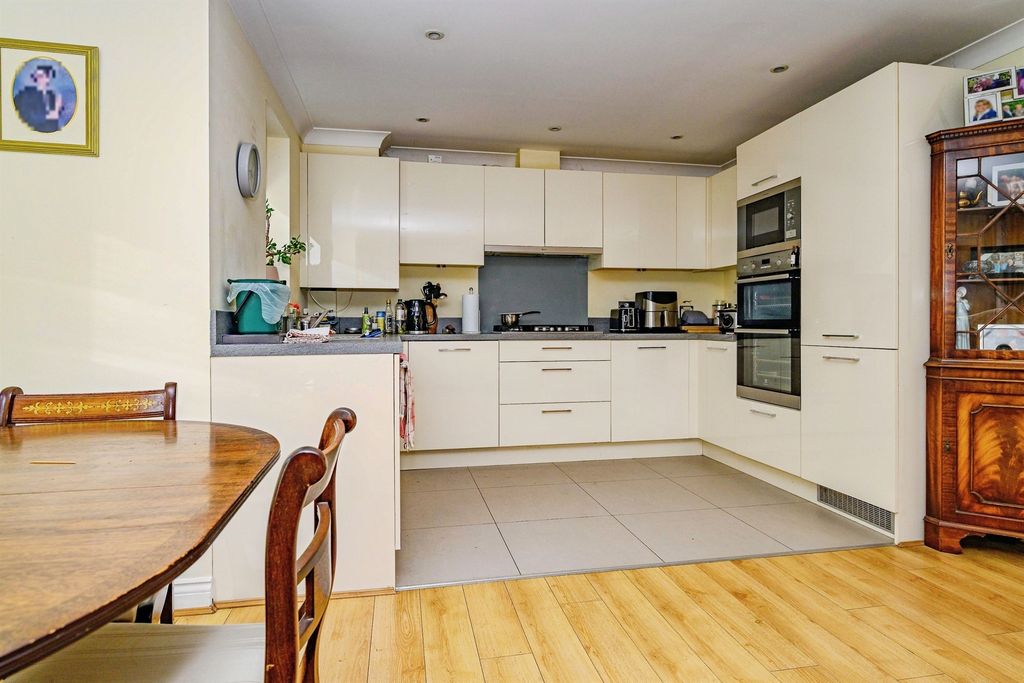 Property photo 3 of 16