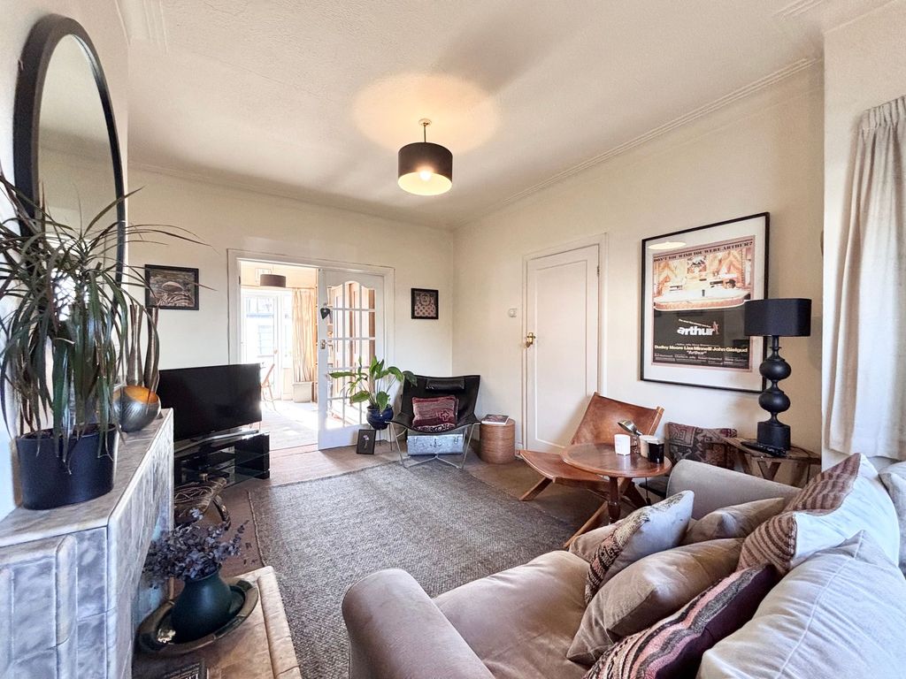 Property photo 2 of 12 Lounge