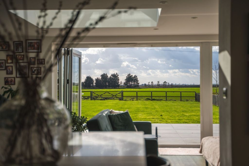 Property photo 3 of 53