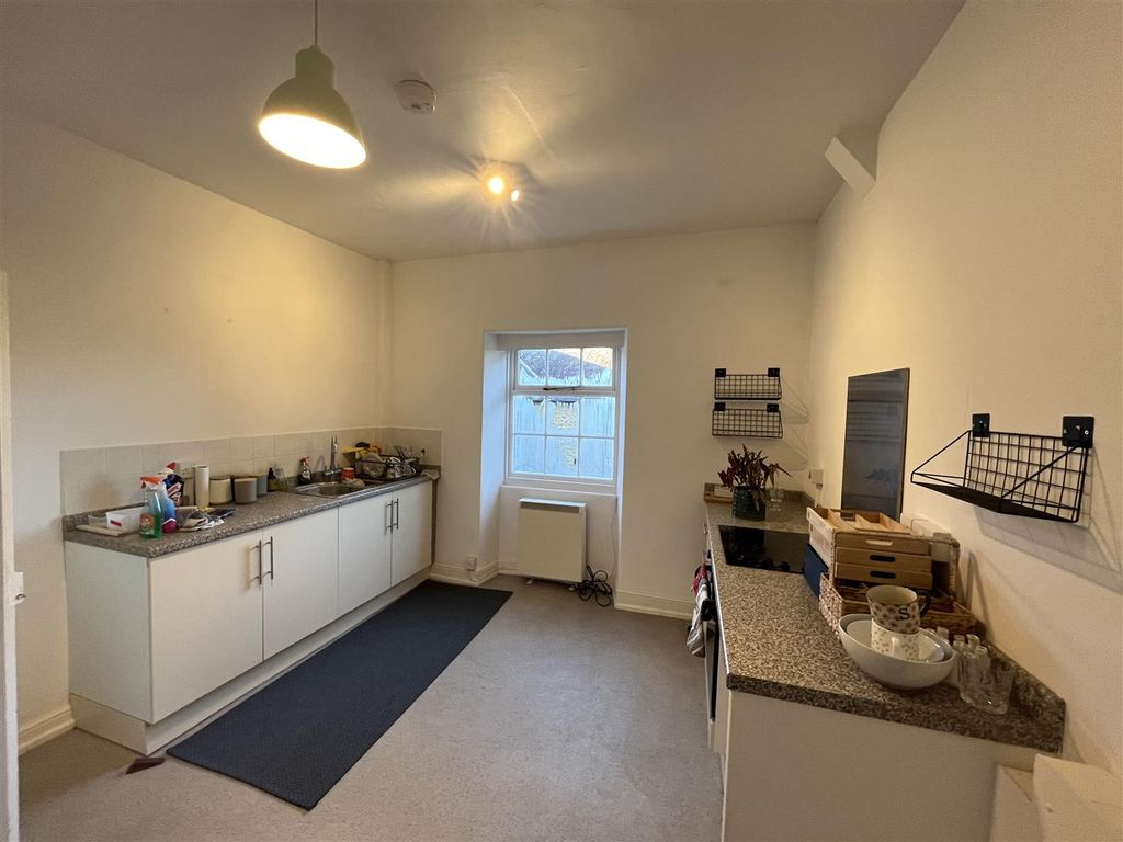 Property photo 2 of 9 Kitchen