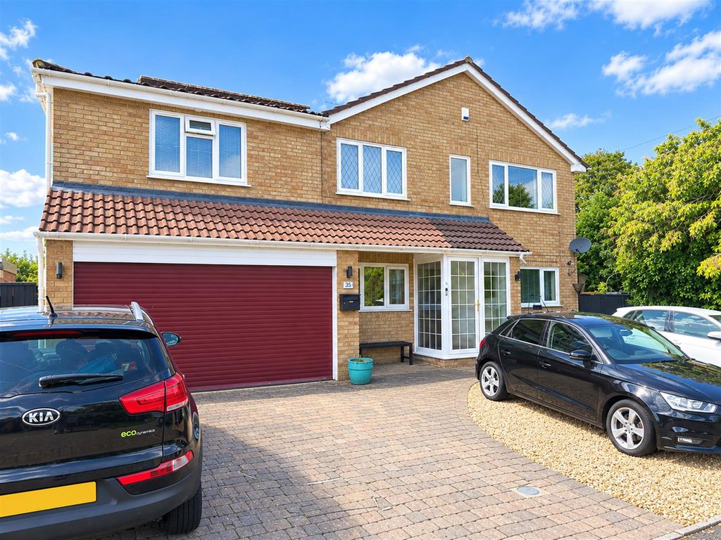 Property photo 1 of 40 Royce Road Front.Png