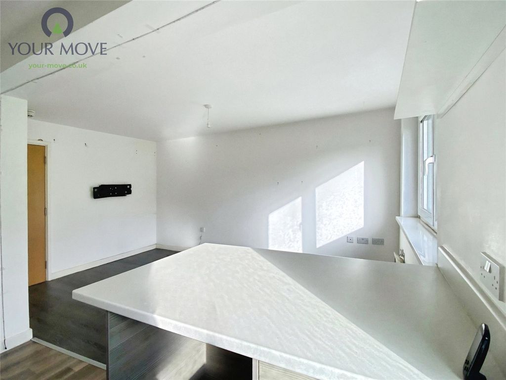 Property photo 3 of 8 Picture No. 10