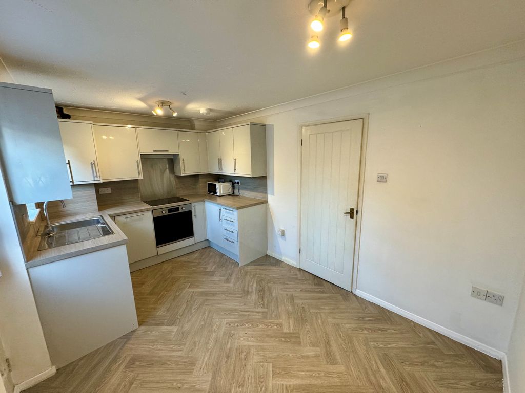 Property photo 2 of 8 Image